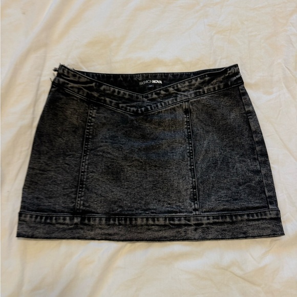 Fashion nova mini skirt - Picture 3 of 3